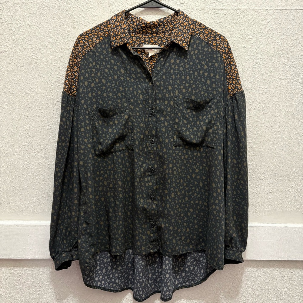 Porridge Anthropologie High Low Pattern Button Up Top Large